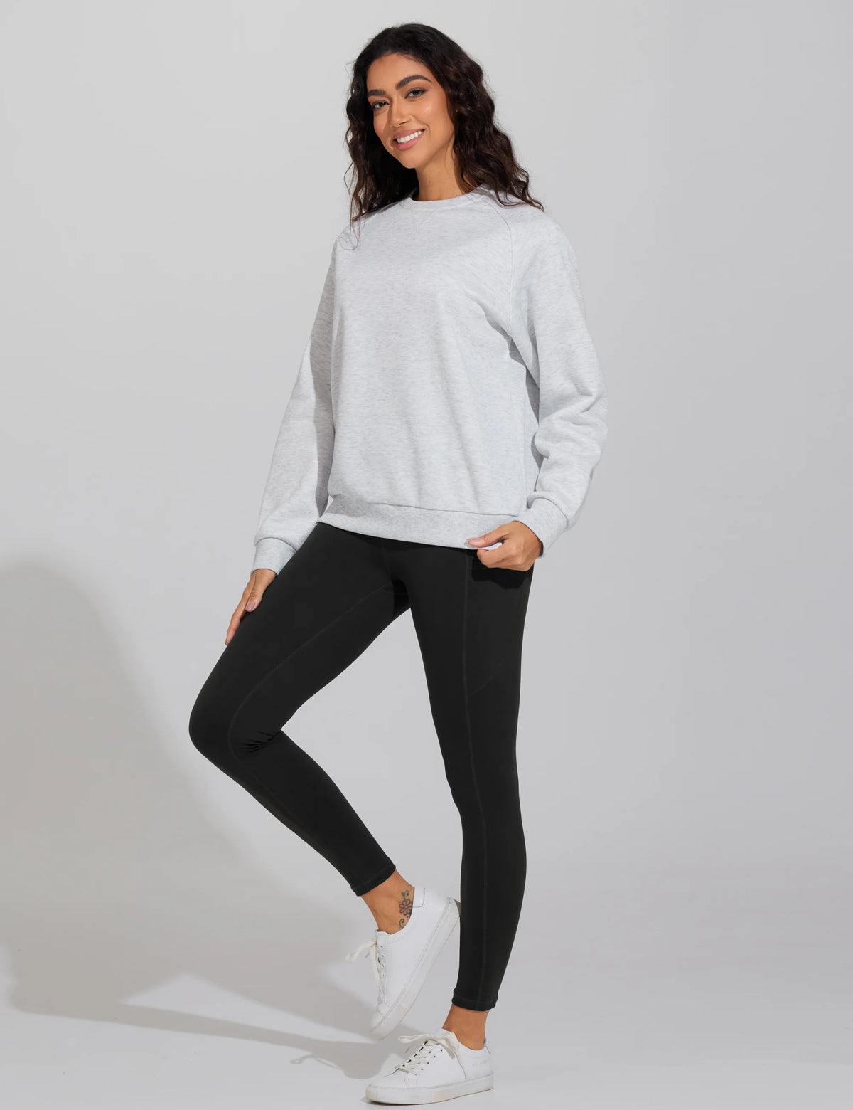 The Gym People Women Long Sleeve Fleece Crewneck Sweatshirt